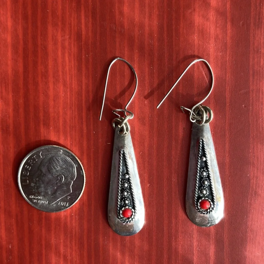 VGT sterling silver earrings with red bead - Picture 3 of 3